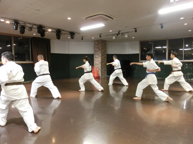 全員で、追い突きの練習をしているところ