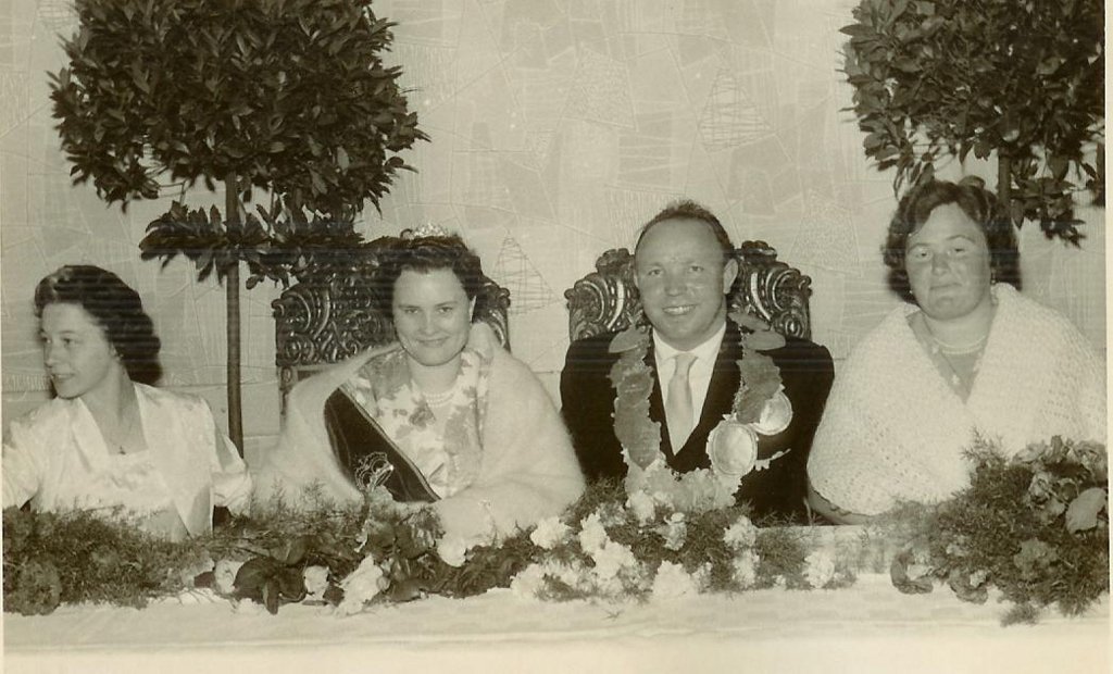 König 1960: Franz Uesbeck, Königin: Ida Prause, Ehrendamen: Anneliese Uesbeck und Maria Kemper