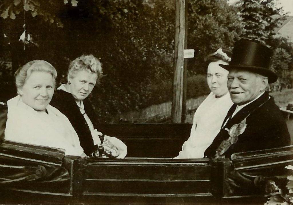 König 1971: Frank Krause, Königin: Gertrud Viktor, Ehrendamen: Gertrud Krause und Christine Menke
