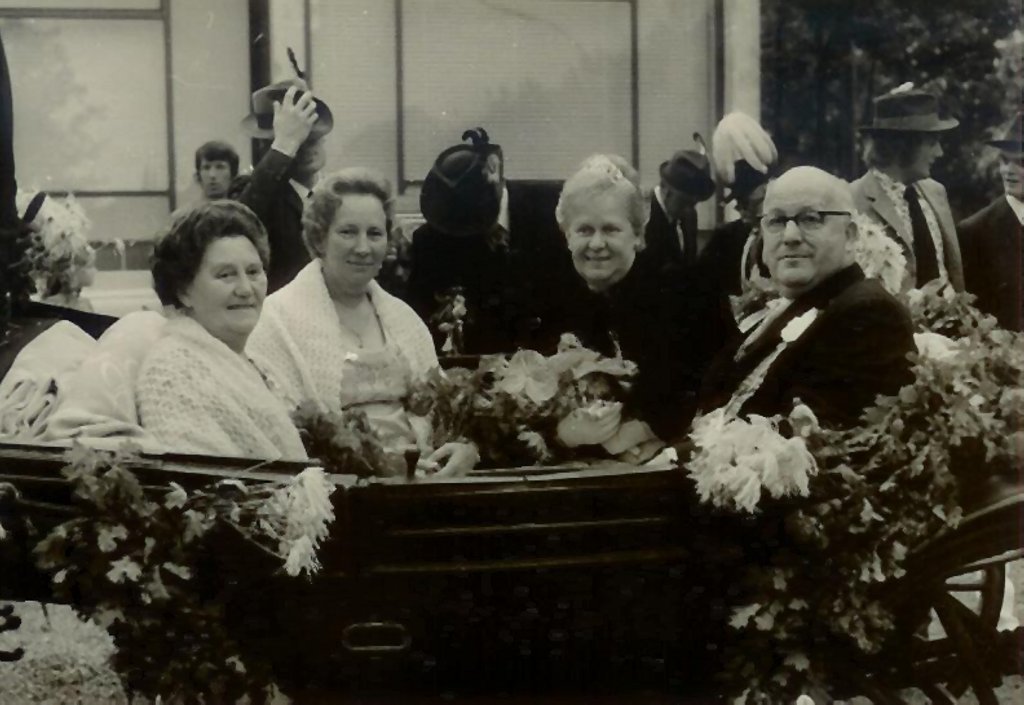 König 1973: Anton Hüging, Königin: Gerti Krause, Ehrendamen: Agnes Hüging und Maria Röttgermann