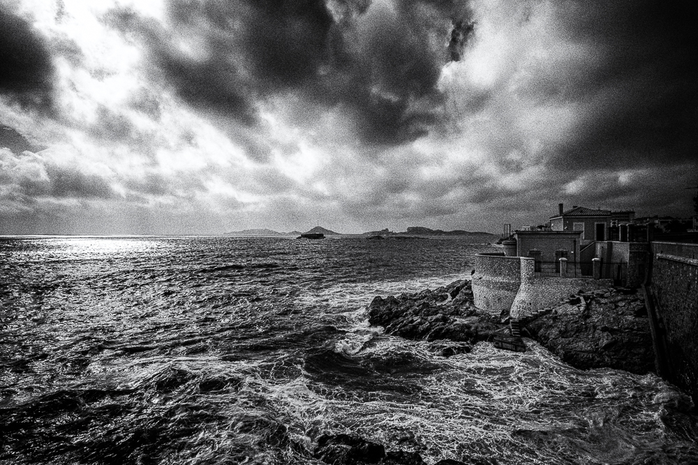 L’ouest Frappe Au Maregraphe