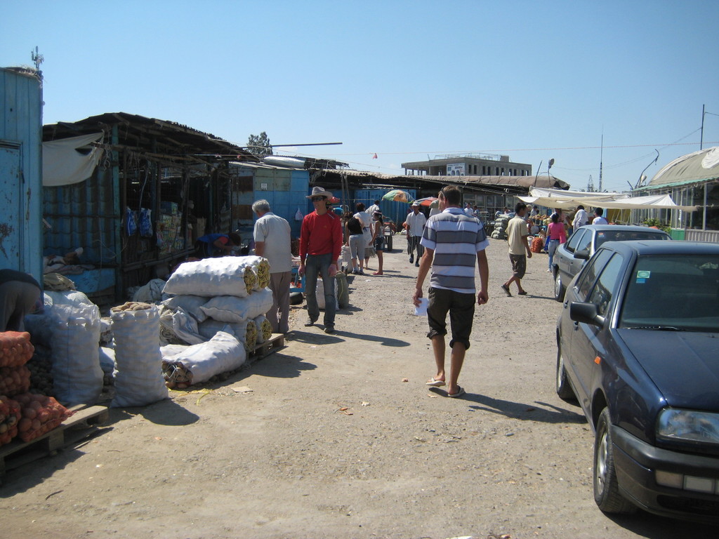 A main activity was to go grocery shopping on the bazar for the camps.