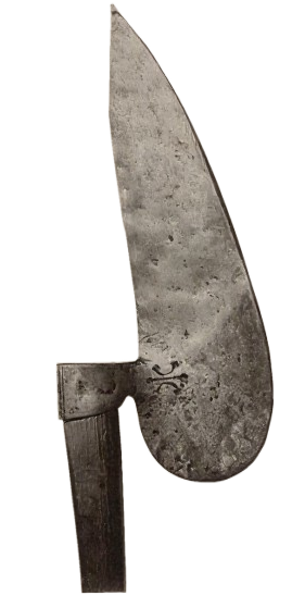 Kriegsaxt aus rostfreiem Stahl mit großer lanzenförmiger spitz zulaufender Klinge und beidseitigem eingeschlagenem Zeichen. 15. Jahrhundert.