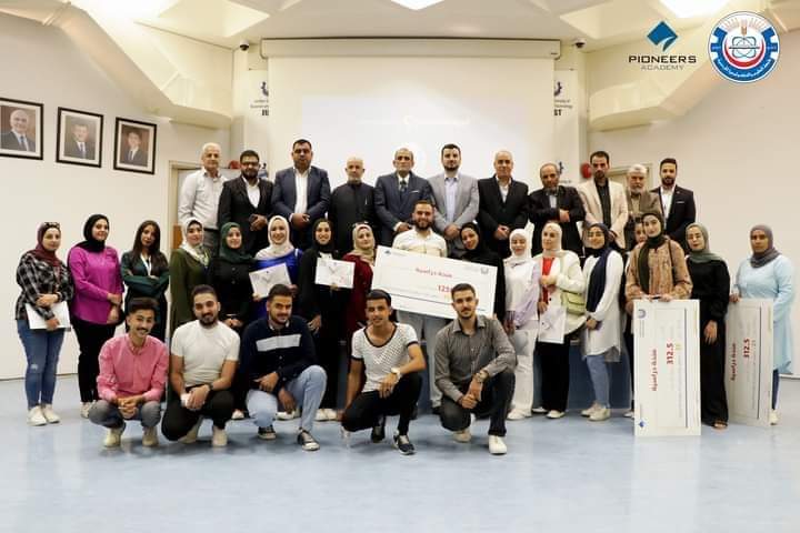 جامعة العلوم و التكنولوجيا الأردنية و بالتعاون مع أكاديمية بايونير (الرواد)تعقد دورات في مجال الأمن السبراني و بعض الدورات الأخرى المختصة بأمن المعلومات حيث كرمت الدكتور محمود العكور (رئيس الاتحاد العام للمثقفين و الأدباء العرب على جهوده في إنجاح هذه الدورات