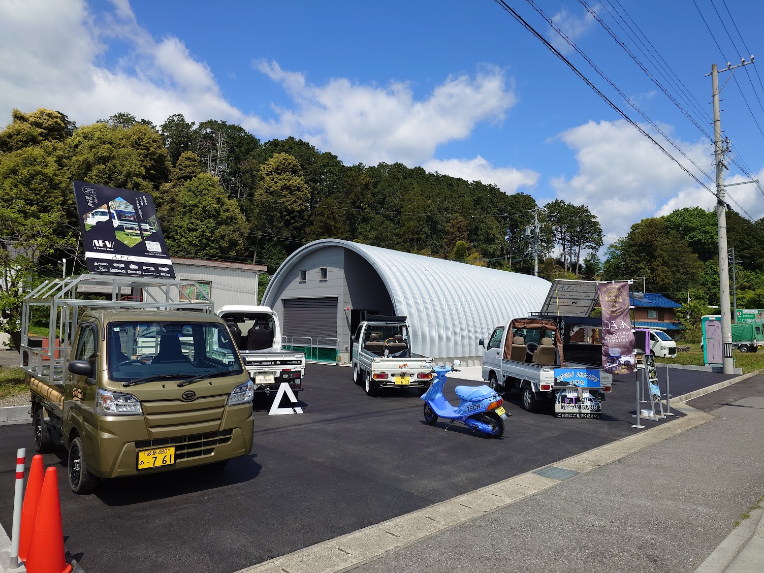 背抜き軽トラ展示中