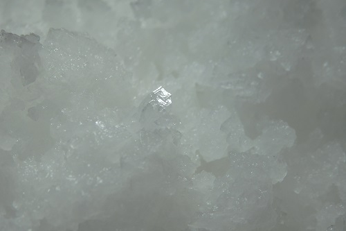 窯からあげられたお塩の結晶