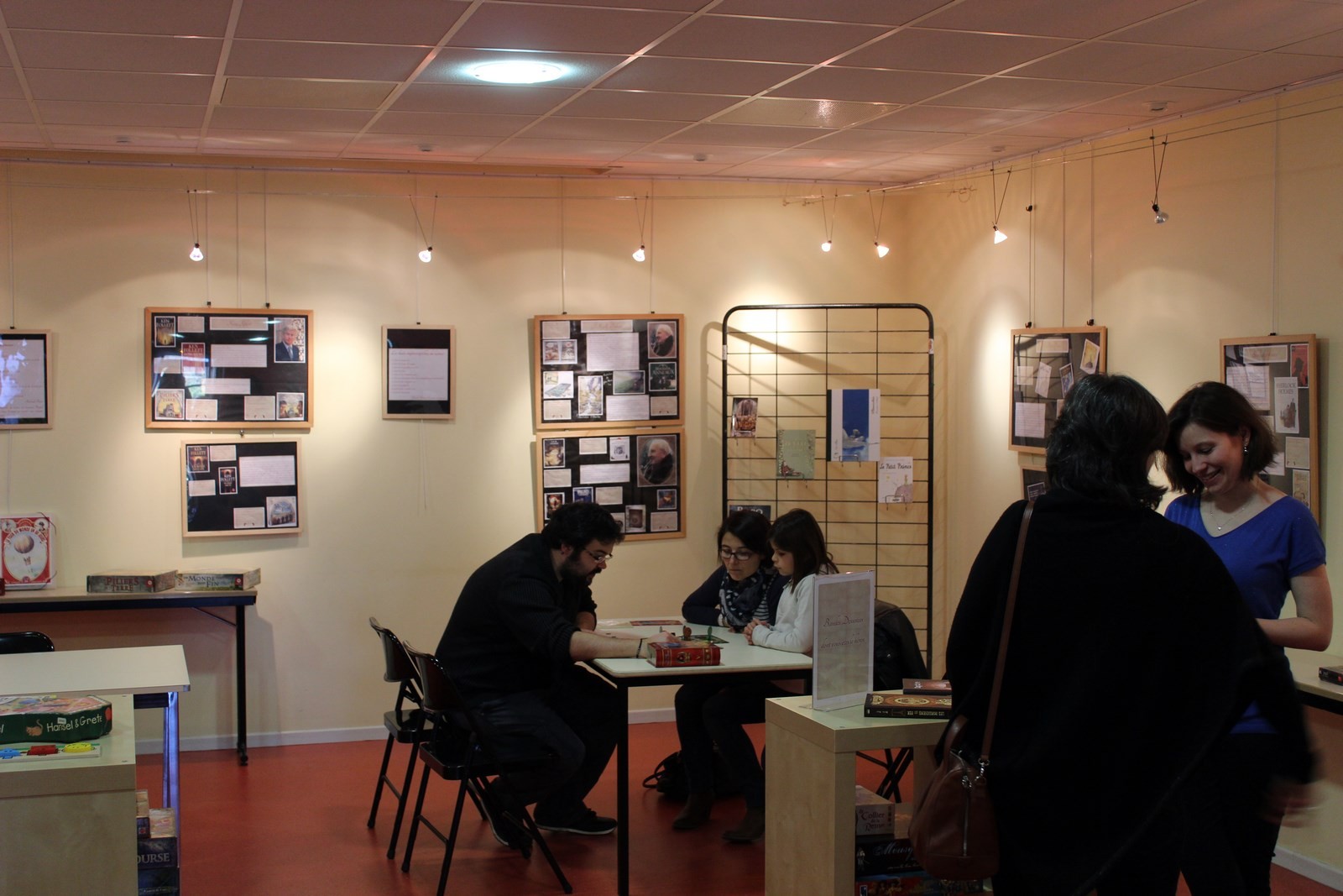 Inauguration : certains jouent, d'autres lisent