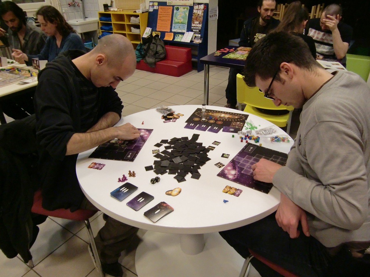 deux joueurs de Galaxy Trucker