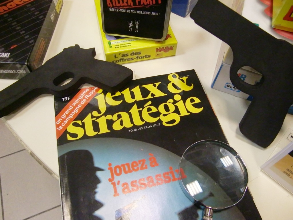 un grand ancien qui parlait déjà de "jouez à l'assassin", c'était en juin 1983 (la ludothèque avait 6 ans...)