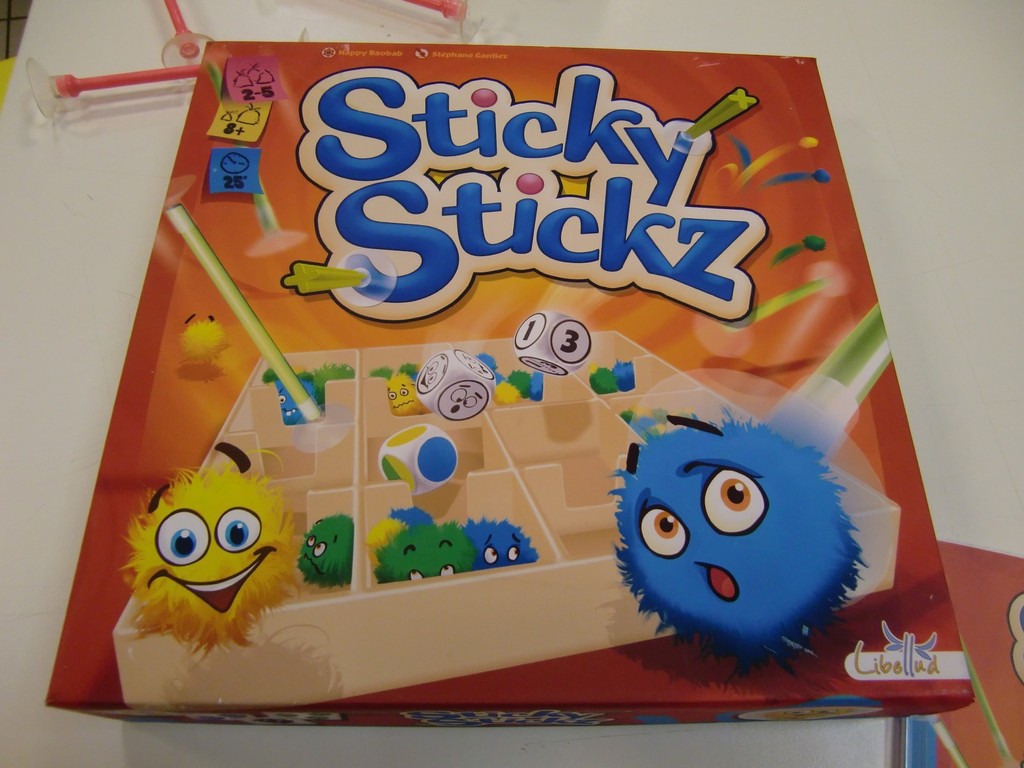 Sticky Stickz, un jeu d'observation et de rapidité délirant qui fera sans aucun doute fureur à la ludothèque dès octobre