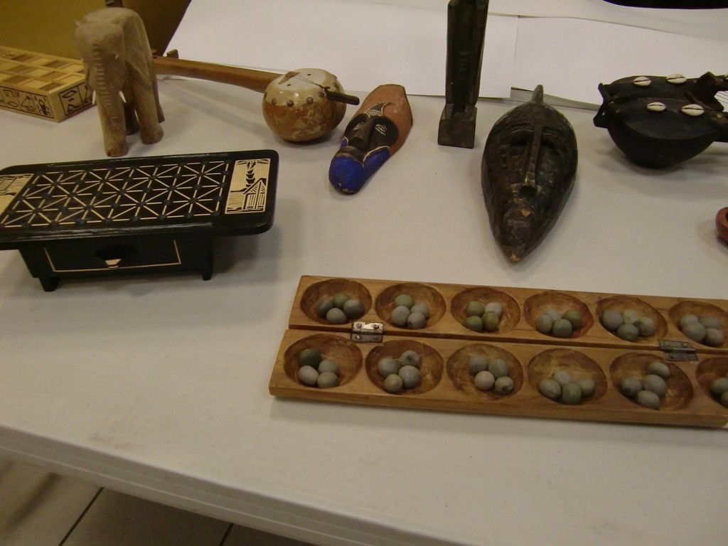 mancala wari (6x2 trous), masques et fanorona