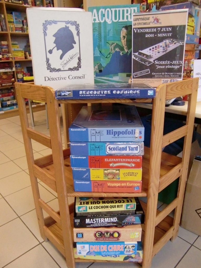 quelques antiquités alléchantes : Sherlock Holmes Détective Conseil, Acquire, Rencontre cosmique...