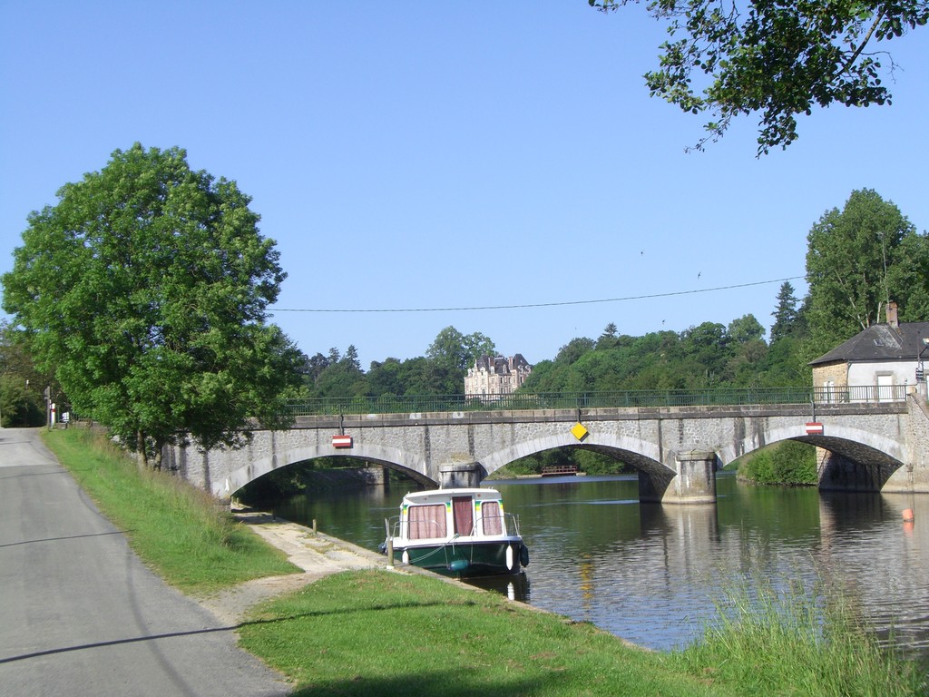 Mongiroux, sur le chemin de halage