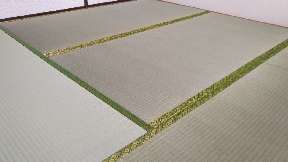 熊本産表を使用して、小田原市営蓮正寺住宅に新畳を納品しました。