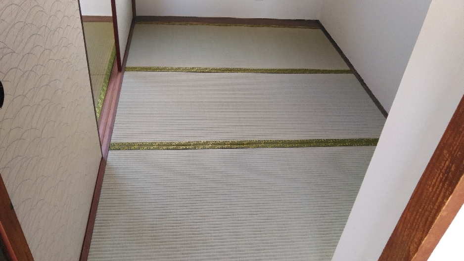 市営螢田住宅に、熊本産表を使用して表替え納品をしました。