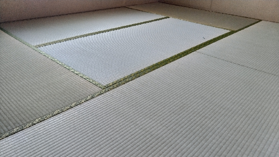市営蓮正寺住宅に、熊本産表を使用して新畳を納品しました。
