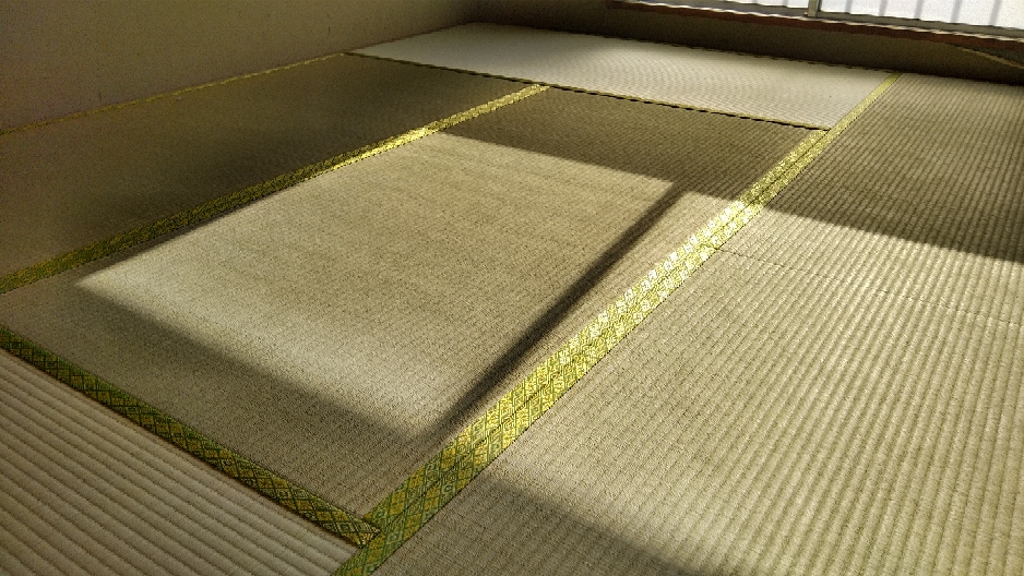 市営蓮正寺住宅に、熊本産表を使用して新畳を納品しました。