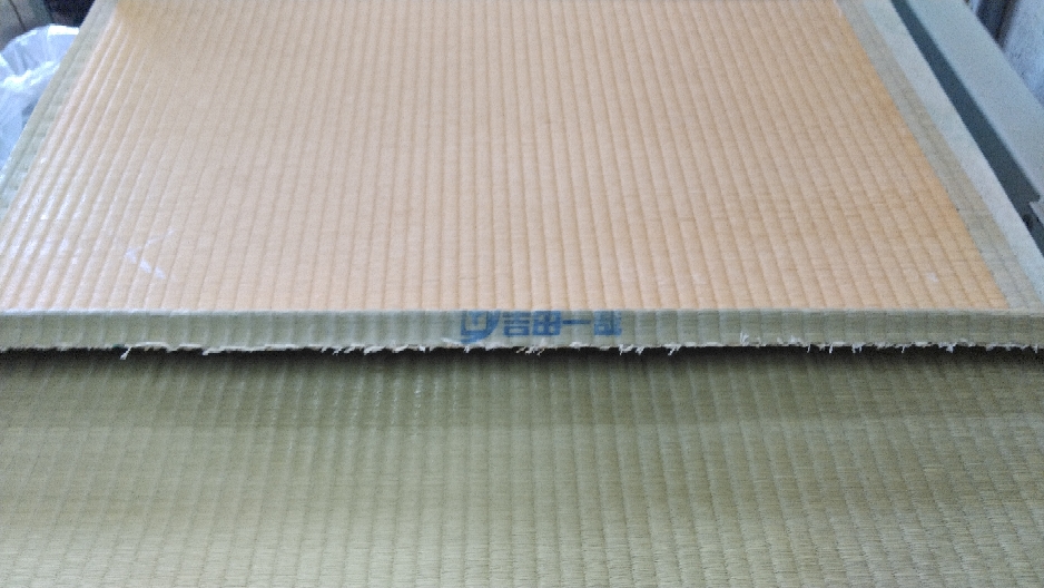 裏側の畳表が綺麗です。