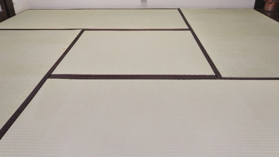 熊本産表を使用して、4.5畳間の新畳と表替えをしました。