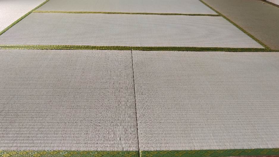 熊本産表を使用して、小田原市営蓮正寺住宅に新畳を納品しました。