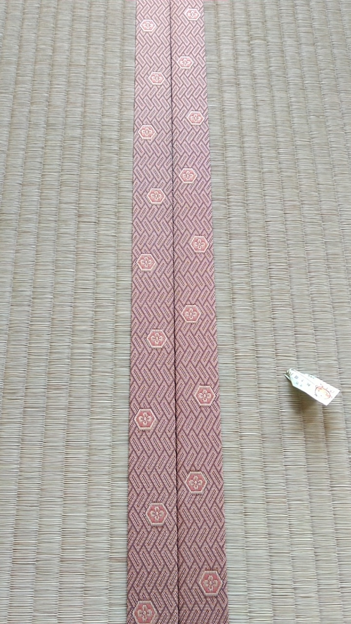 畳縁は、暮四季 No250 ピンク色柄縁です。