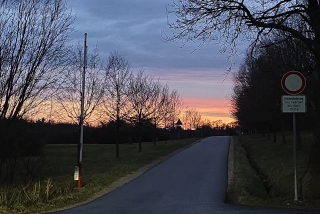 Schranke nach dem Clubhaus am Golfplatz. - Foto: Birgit Schmidt