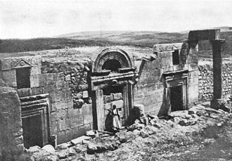 Ruinen einer Synagoge in Bar’am, Israel, wahrscheinlich 3. Jh. Aufnahme des Palestine Exploration Fund um 1900.