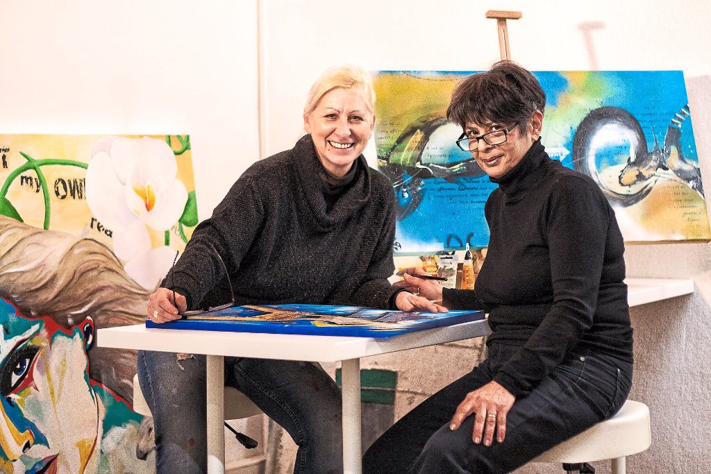  Anke Ryba und Magdalena Washington verwirklichen sich ihren Lebenstraum. In Mühlheim richten die beiden ein Atelier ein – die Kunstwerkstatt. Sulz-Mühlheim. Ryba und Washington könnten nicht unterschiedlicher sein – die eine blond und Ur-Mühlheimerin, di