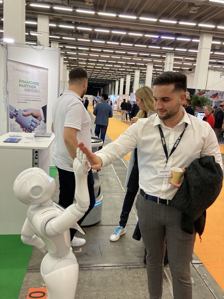 Serviceroboter: Mein Kollege mit künstlicher Intelligenz