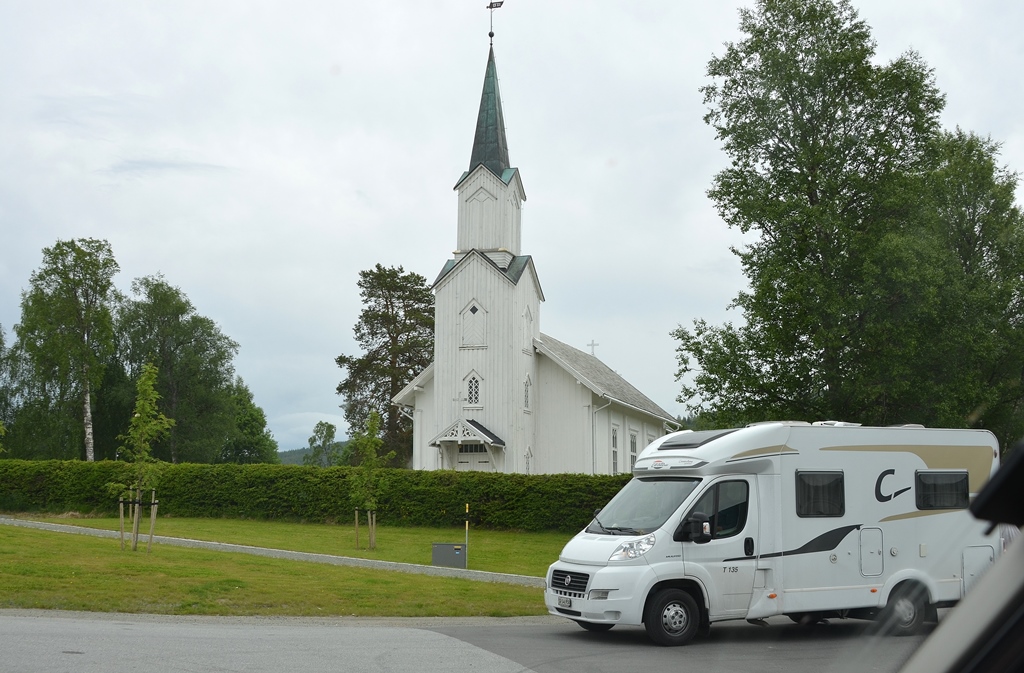 Zwischenhalt bei einer hübschen Kirche