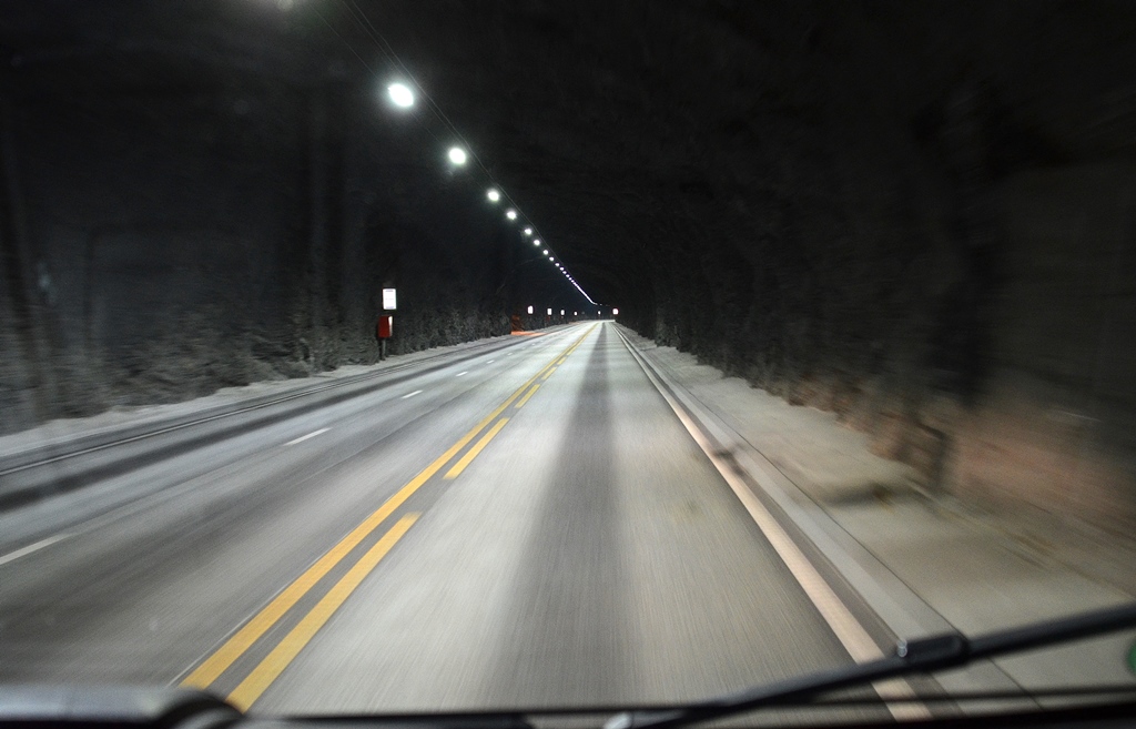 Wie tief dieser Tunnel unter...