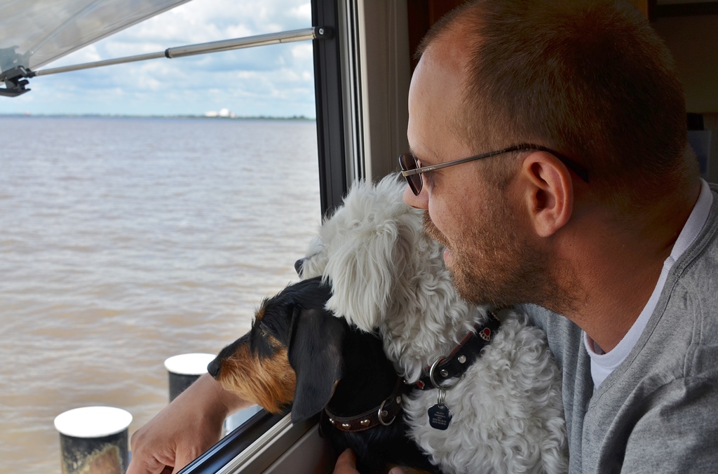 Drei Jungs on Board der Elbfähre