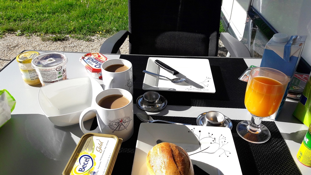 Frühstück bei Sonnenschein