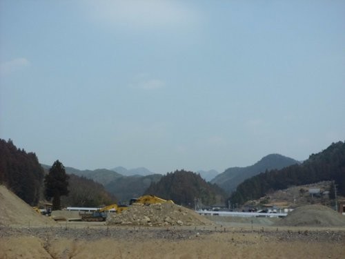 国道257号線、新城から設楽方面を見上げた様子