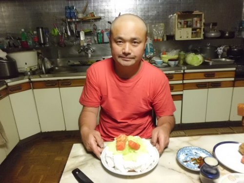 48回目の誕生日です・・女房の作ったトマト?ケーキ(笑)