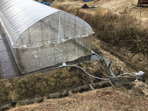 Bブロック、湛水代掻き ポンプ2台で川から汲み上げます