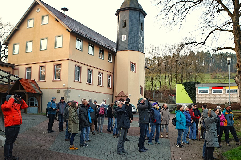 Treffpunkt war das Oberschüpfer Schloß.