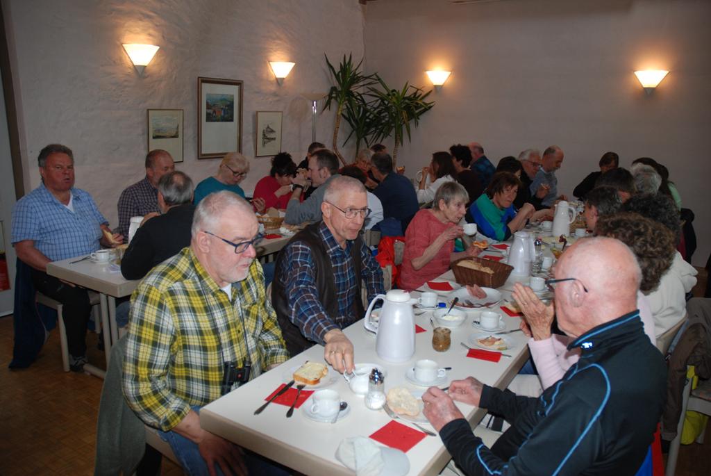 Der Kirchengemeinderat und sein Team hatten mit Herrn Tecklenburg zusammen ein Frühstück im Anschluss organisiert.