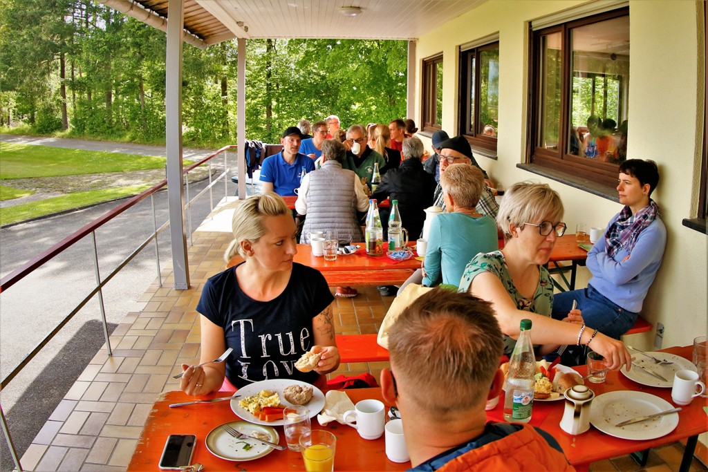 Das Sportheim des SV Windischbuch war beim Frühstück mit 100 Gästen restlos ausverkauft.
