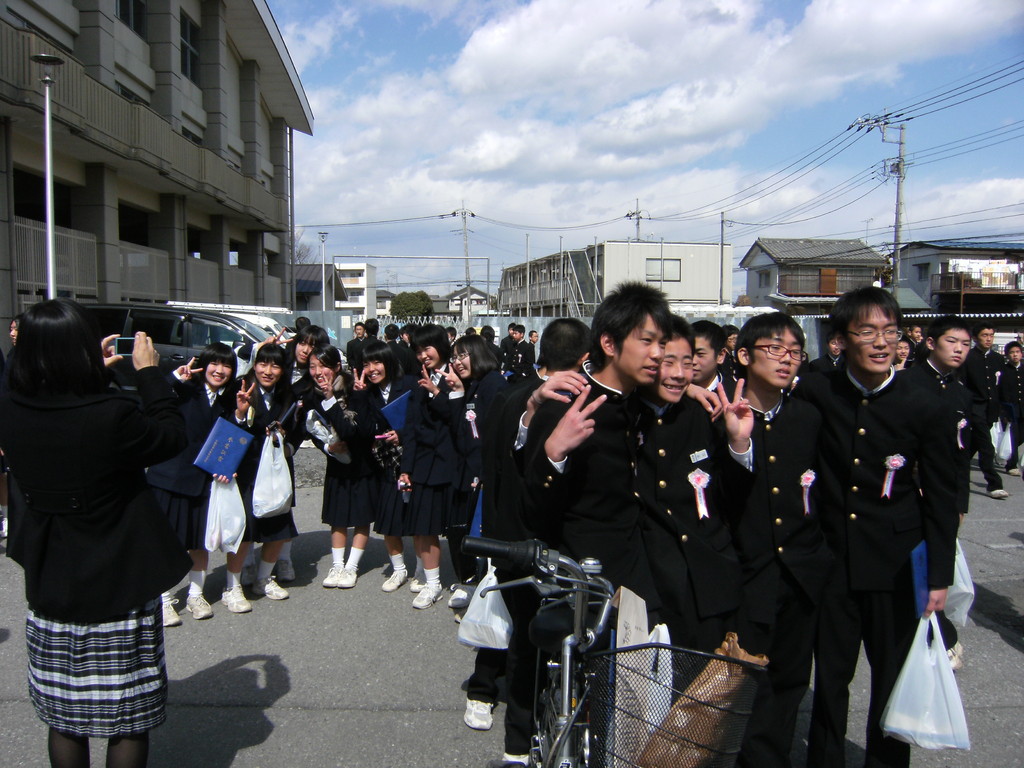 思い出と希望を胸に 中学校で卒業式 雀宮地区まちづくり推進協議会 思い出と希望を胸に 中学校で卒業式 雀宮地区まちづくり推進協議会