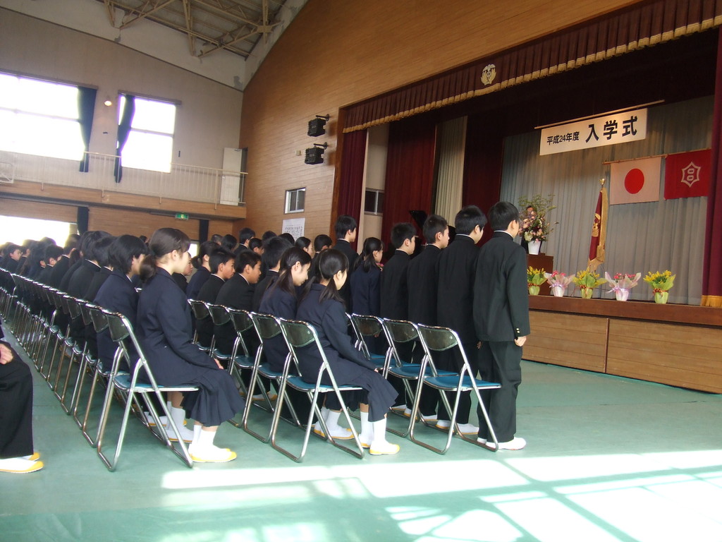 新しい学生服で晴れやかに 中学校入学式 雀宮地区まちづくり推進協議会 新しい学生服で晴れやかに 中学校入学式 雀宮地区まちづくり推進協議会