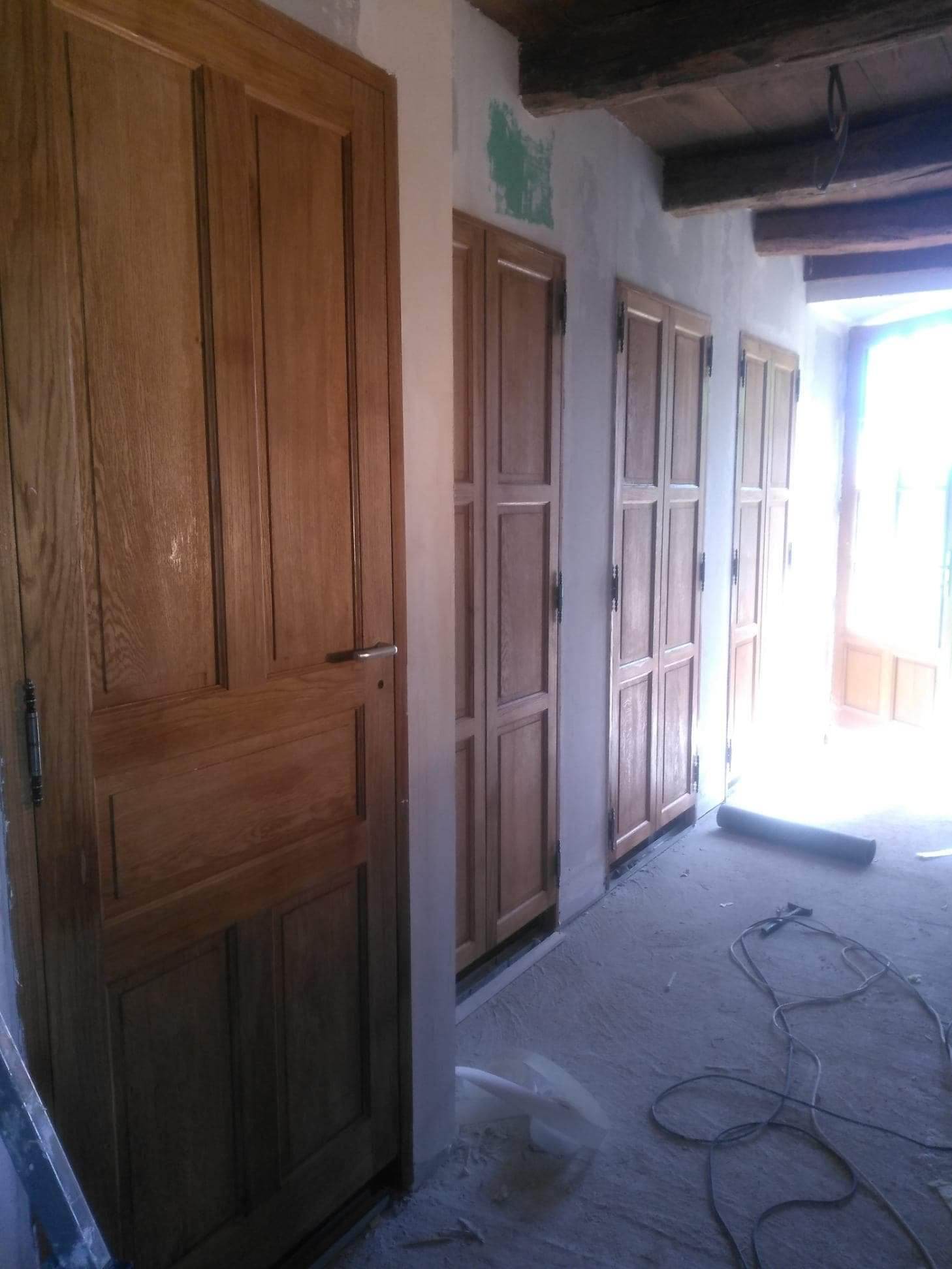 porte intérieure et portes de placard bois massif