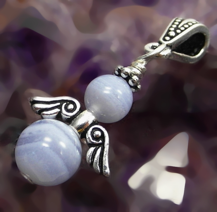 Chalcedon, kleiner runder Engel Anhänger, Schutzengel Kettenanhänger