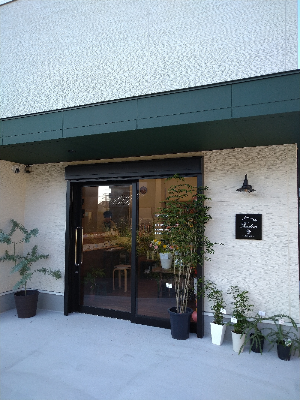 店舗入り口