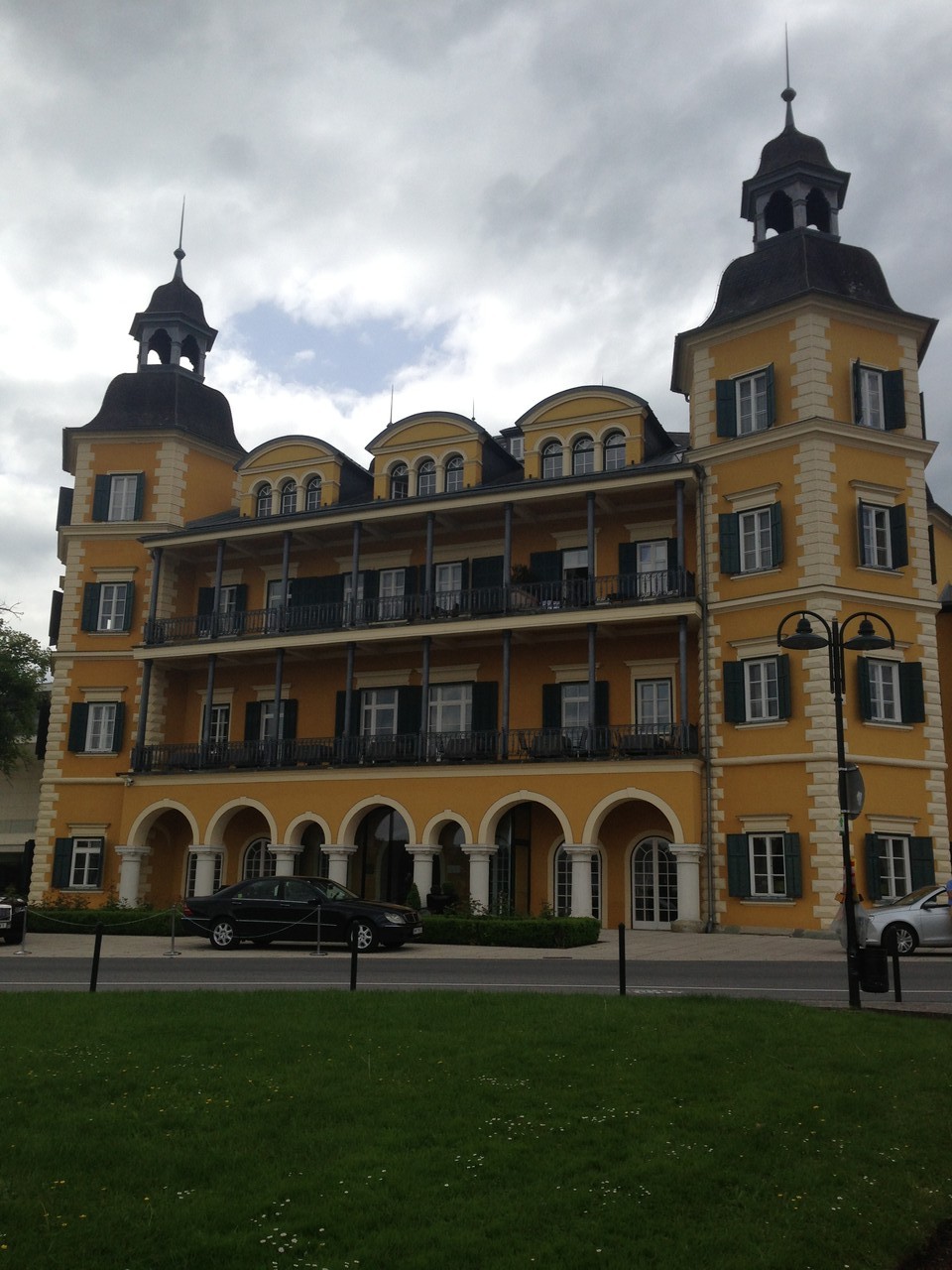 das "Schloß am Wörthersee" Erinnerung an die Serie mit Roy Black