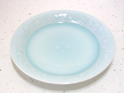 青白磁 花鳥紋銘々皿 - 陶器卸販売ー岐阜県土岐市(美濃焼)の 青白磁 花鳥紋銘々皿 - 陶器卸販売ー岐阜県土岐市(美濃焼)の