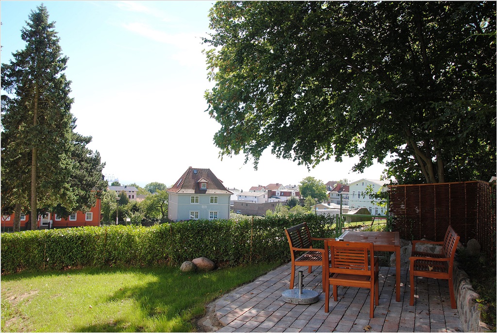 Grillplatz - Sitzmöglichkeit - Whg. 1 / Whg. 2 / Whg. 4 