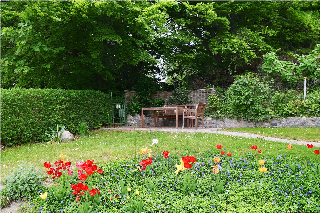 Grillplatz - Sitzmöglichkeit - Whg. 1 / Whg. 2 / Whg. 4 