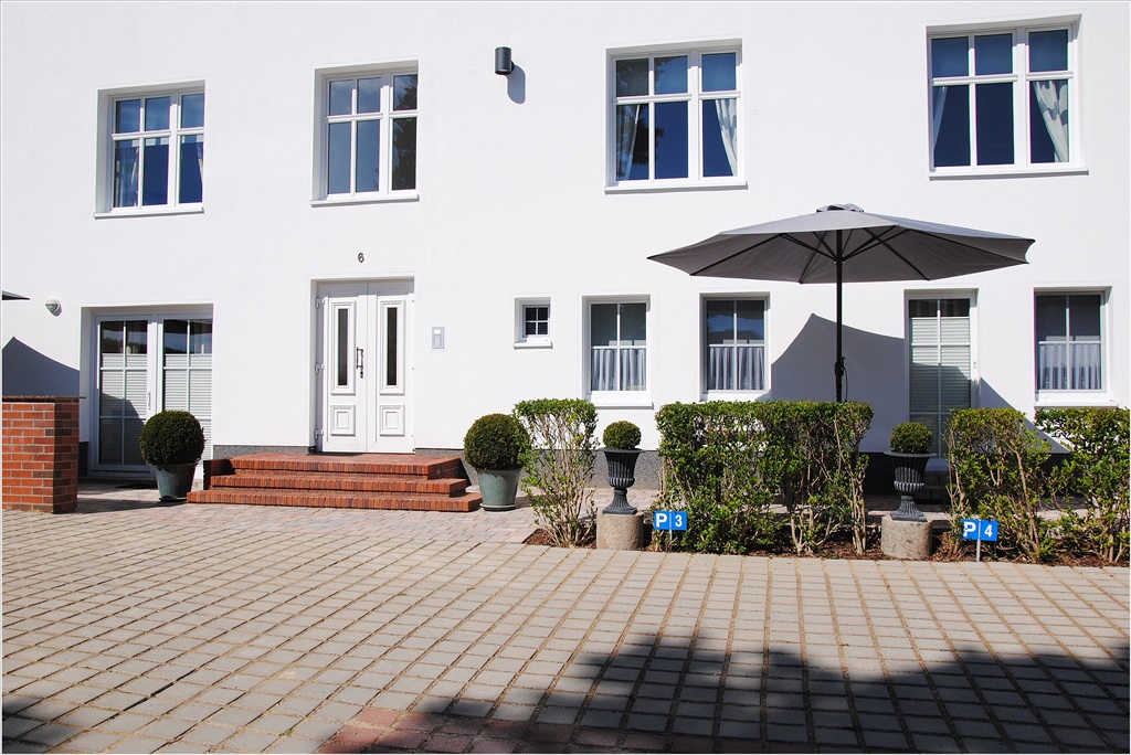 Eingang - Whg. 1 /  Whg. 2 /  Whg. 4 / - kleine Terrasse Whg. 1
