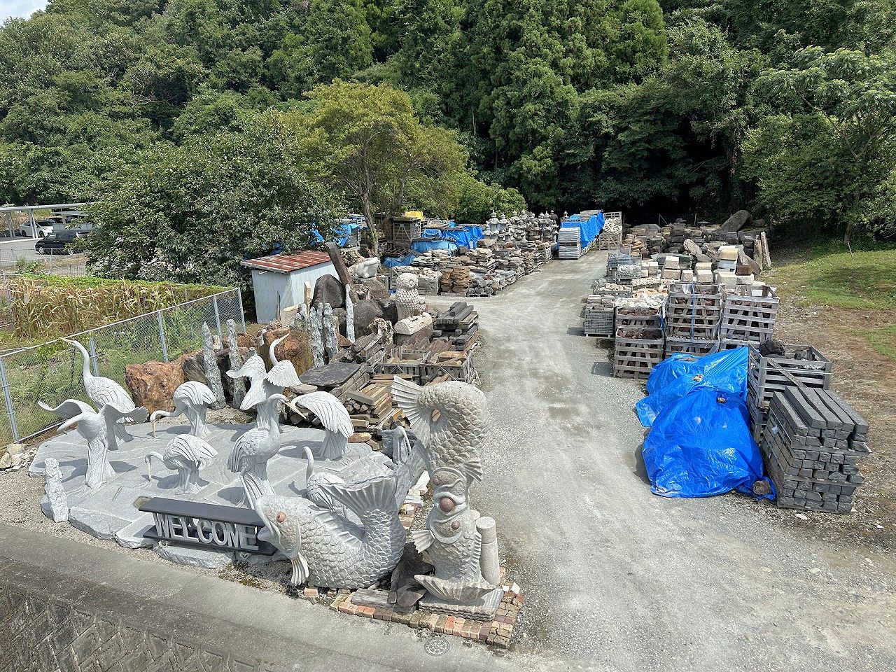 すみ商｜砂利や庭石などの石材やエクステリア・造園資材を在庫として